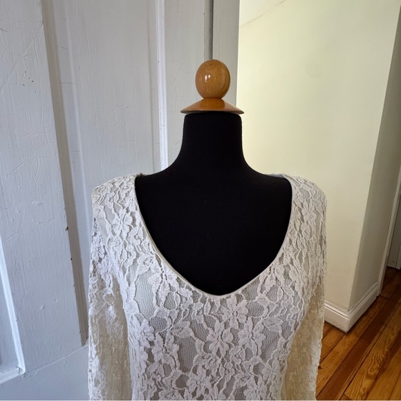 Lace mini dress - Picture 3 of 5